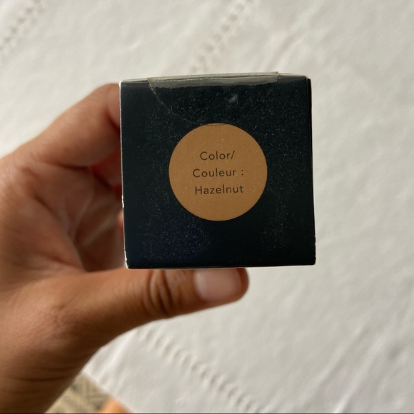 Discontinued Savvy Minerals Hazelnut Liquid Foundation - Picture 6 of 8